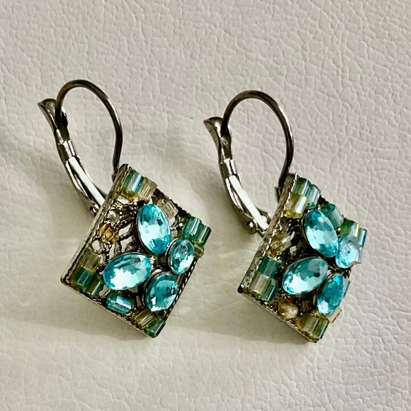 Silver Tone Square Filigree with Blue Teardrop Rhinestones Earrings - Picture 1 of 2
